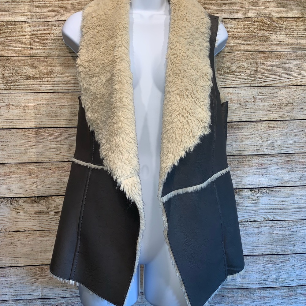 Maurices Medium Faux Fur Vest Grey